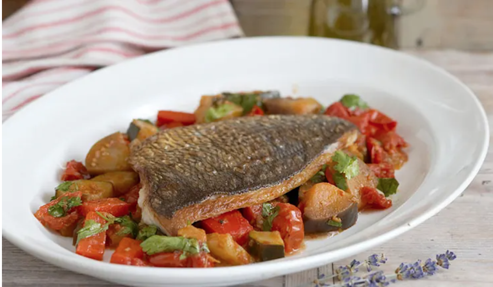 Dorada con verduras rehogadas